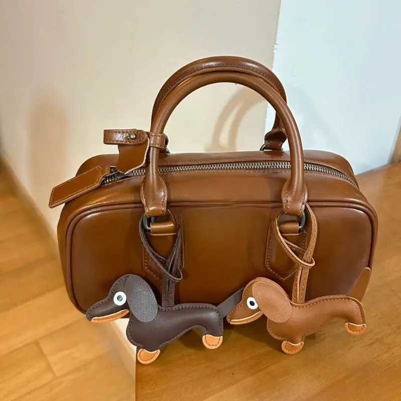 Classic Cute Leather Puppy Dog Keychain Pendant Lovely Dachshund Bag Charm Phone Pendant Trinket Key Ring Accessories Jewelry W251021