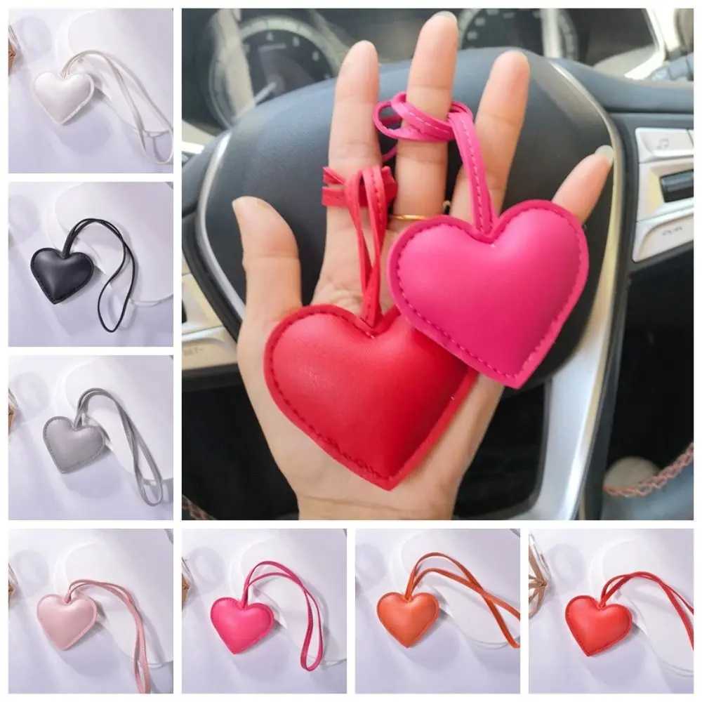 Cute PU Leather Heart Keychain Car Keyring Cartoon PU Leather Hanger Love Fashion Bag Pendant Car Accessory W251021