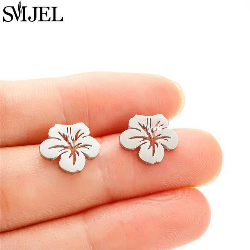Korean Style Stainless Steel Lily Earrings for Women Small Daisy Rose Flower Stud Earring Sweet Wedding Jewelry Girls Pendientes J251021
