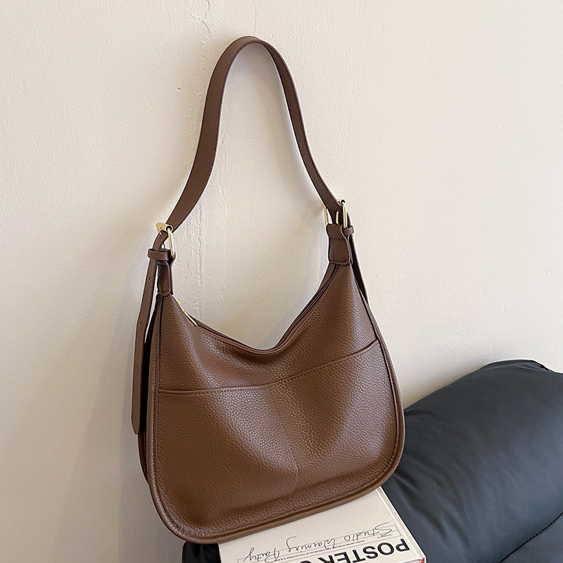 Cross border new retro solid color soft surface large capacity bag, women's bag, fashionable and stylish commuting bag, diagonal cross bag, tote 