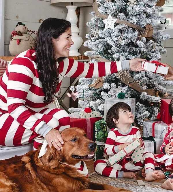 New 2025 Striped Print Matching Christmas Outfit Mom Dad Kids Family Set Soft Loose Pajamas Baby Romper Thin Sleepwear Xmas Look L251021KYZ5