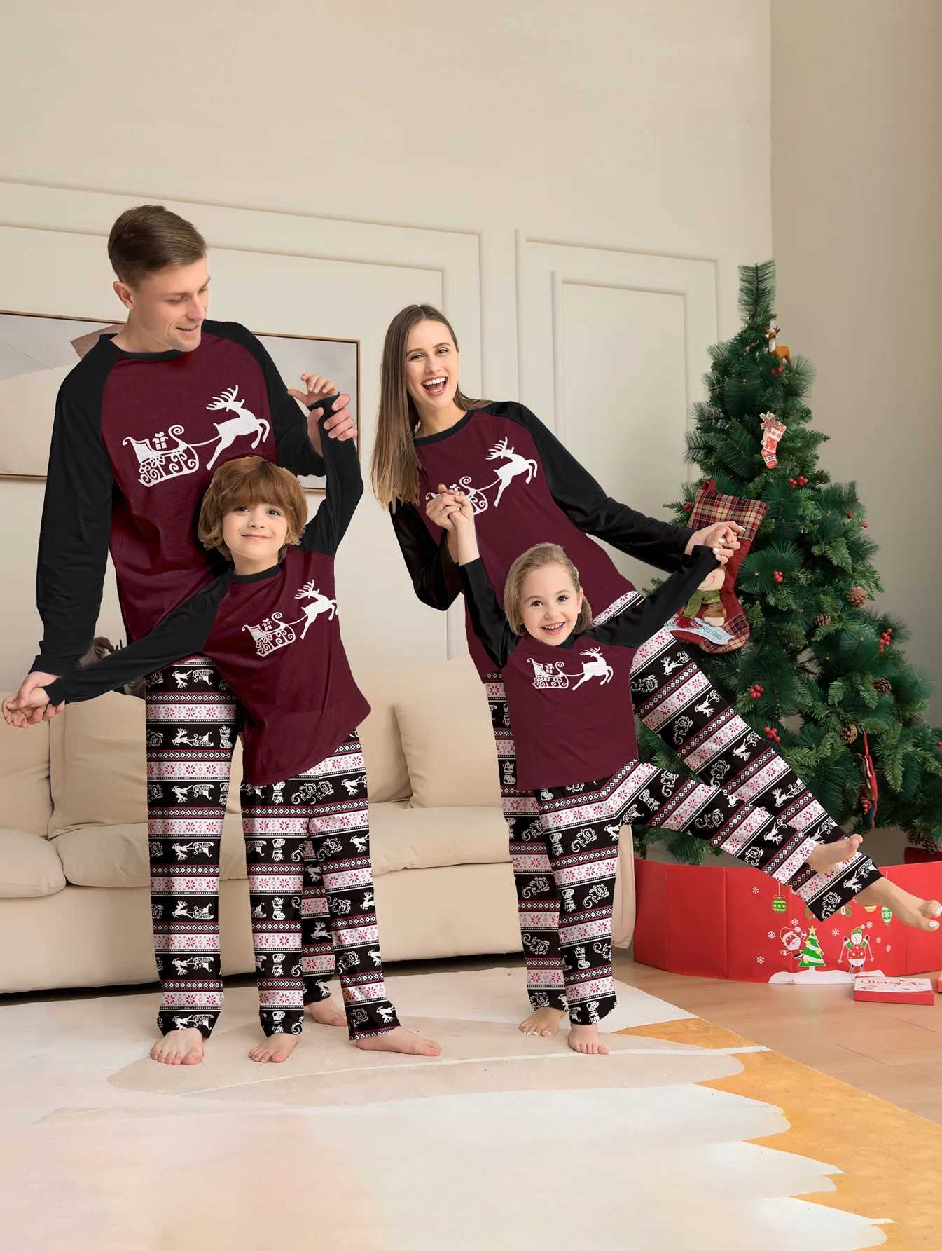 2024 Winter Couples Christmas Pajamas For Family Matching Outfits Mother Kids Clothes Christmas Deer Pajamas Family Clothing Set L251021XHEH