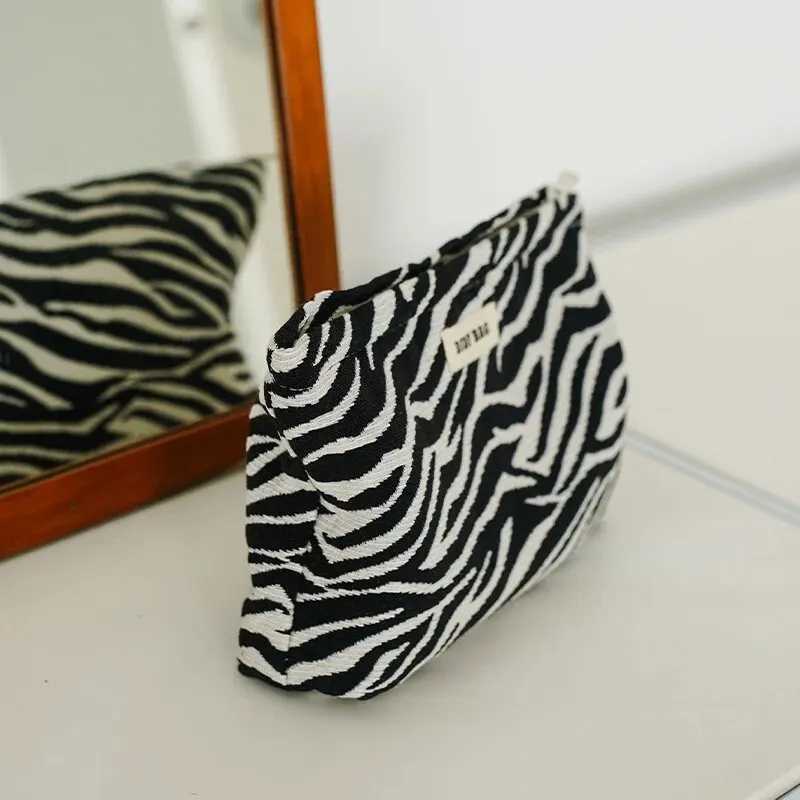 DJDF Black White Zebra Stripes Womens Cosmetic Bag Polyester Skincare Storage Portable Travel Toiletry Bag Large CapacityW251021