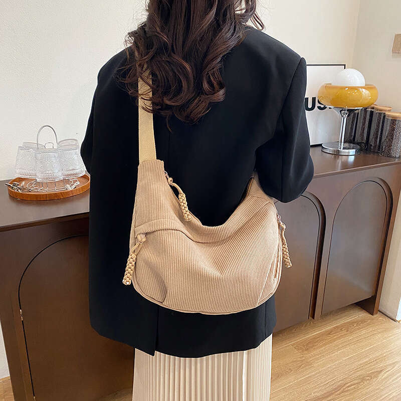 Casual Solid Color Velvet 2025 Spring New Trendy Simple Shoulder Large Capacity Commuting Travel Crossbody Bag