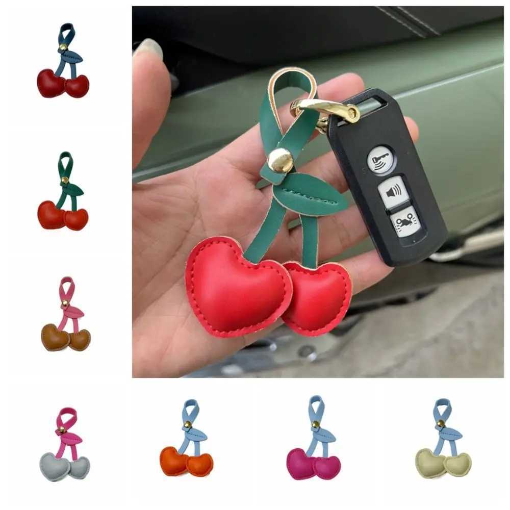 Trendy PU Leather Keychain Love Cartoon PU Leather Hanger Fashion Car Keyring Bag Pendant Men W251021