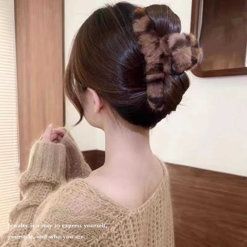 Top Grade Leopard Print Plush Hair Claw For Women Sweet Hair Ornament Hairpin Hair Clip Hairpin Winter Fashion Hair AccessoriesW254021