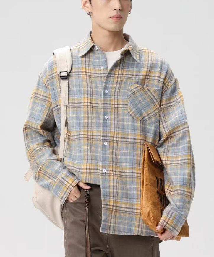 A simple and casual autumn shirt jacket for men with a retro checkered shirt