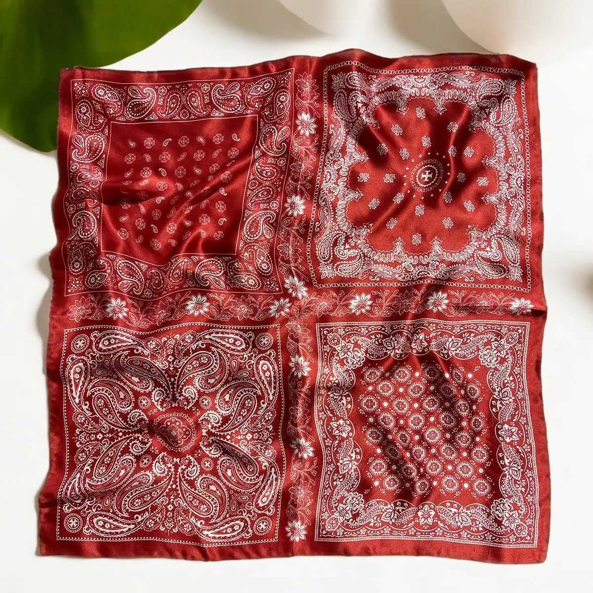 Luxury lia Print Silk Scarf Wen New Fashion Satin Neck Hair Tie Band Soft Work Neckerchife Hijab Fa FoardW251021