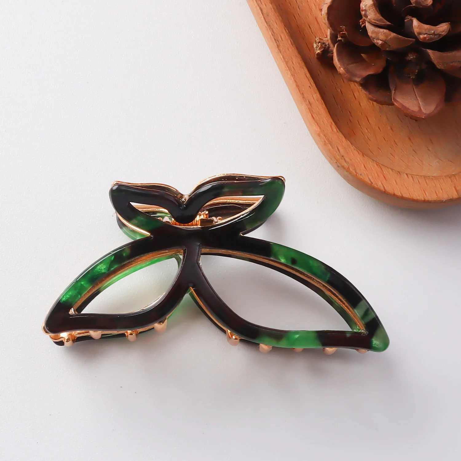 New Butterfly Hair Clips Women Retro French Personality Hairpin Metal Green Hair Claw Ladies Hairgrips Hair AccessoriesW254021