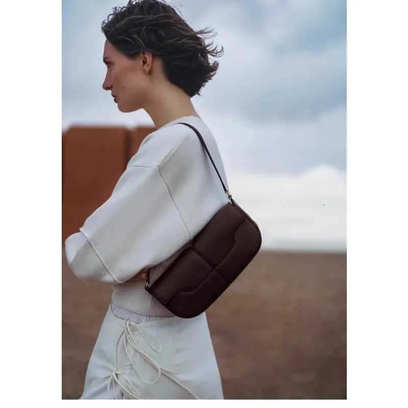 French Luxury and Fashionable One Shoulder Underarm Handbag Cowhide Commuting Handbag Casual and Simple French Stick BagXJ251021