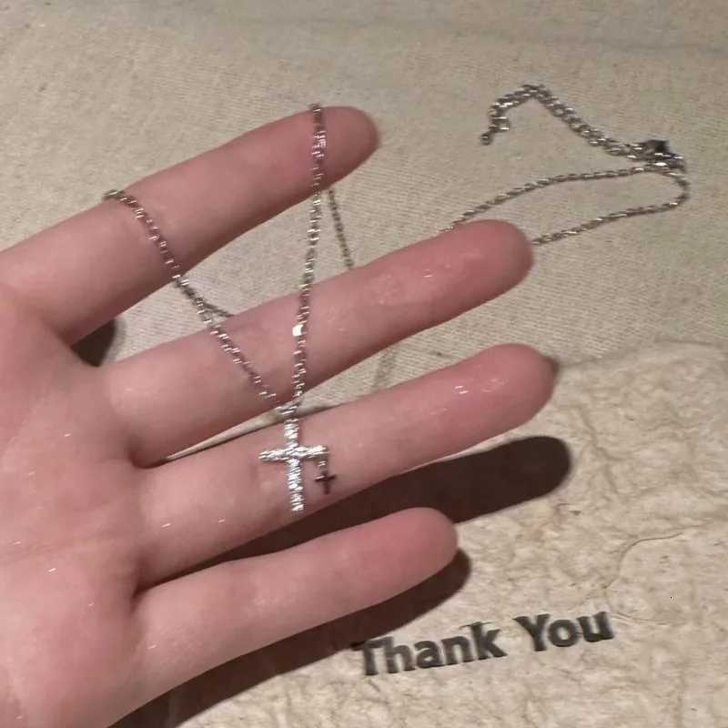 Fashion Simple Stainless Steel Cross Necklaces for Women Luxury Design Metal Zircon Collarbone Chain Choker Jewelry Birthday Gift XJ250717