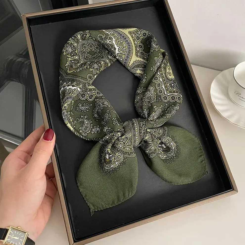 New Fashion 70X70cm Womens Scarf Paisley Print Scarf Cotton Texture Square Shawl Decorative Headband Neck Luxury Design Bandana W251021