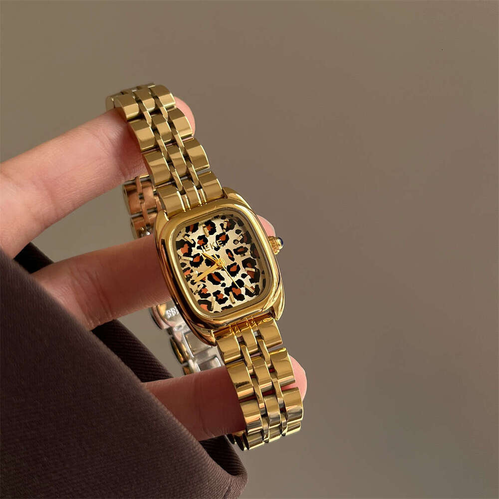 Snake Head Anchor Red Leopard Print Steel B for Women Designer Commuting Light Luxury Simple High-end Quartz Design Women's Watch