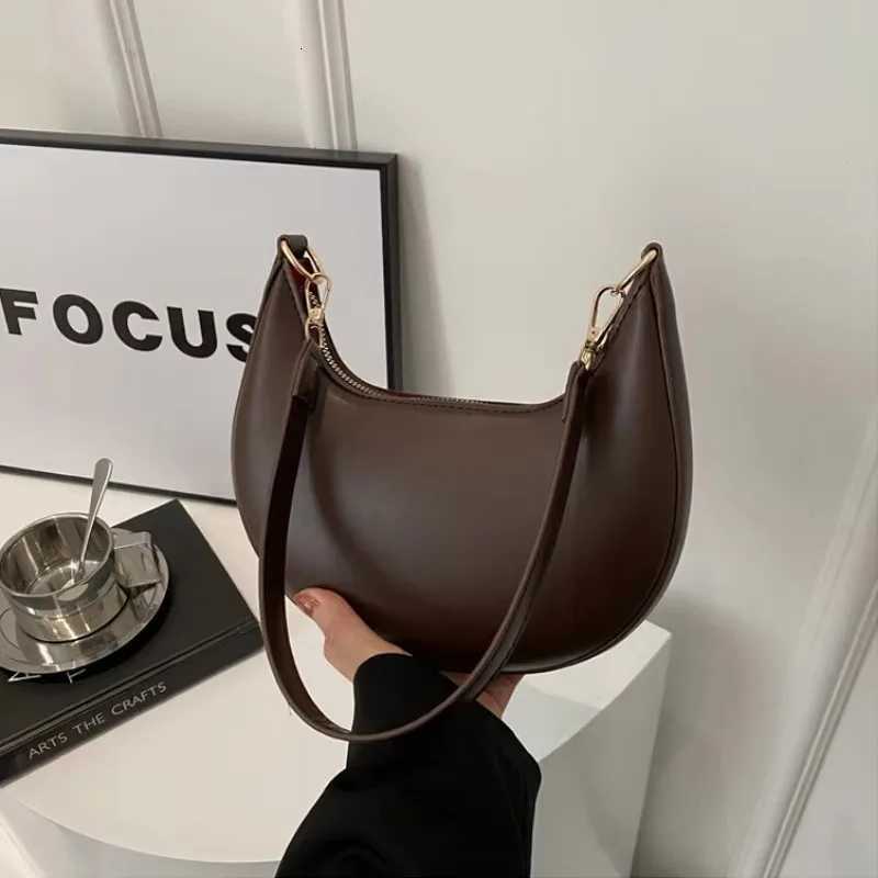 New Fashionable Highend Moonshaped Baseball Bag Showing Luxury Womens Single Shoulder Bag Elegant lady Handbags bolso mujerXJ251021