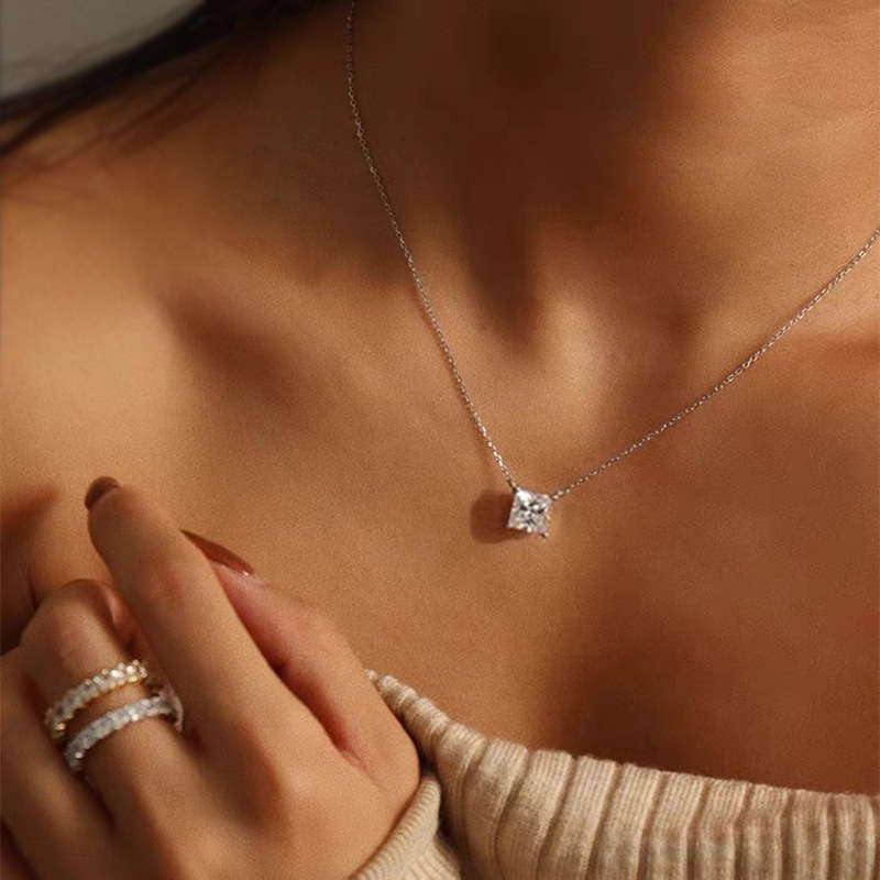 2025 Choucong Sparkling Square Pendant Solitaire Simple Fashion Jewelry Real 100% 925 Sterling Silver Princess Lab Moissanite Diamond Women Clavicle N