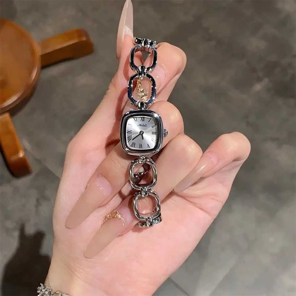 GEDI Womens Fashion Gold Hollow Str Quartz Niche Light Luxury Vintage Casual Square Dial Female Wrist GiftsXJ251021