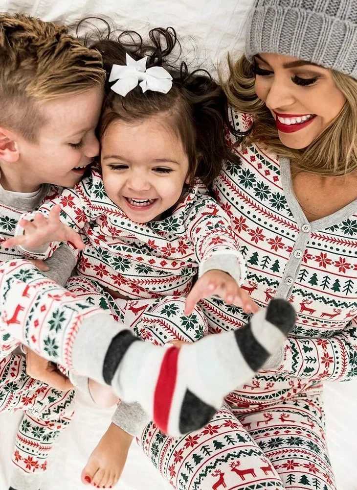 Family Christmas Pajamas Set Allover Print Sleepwear Full Sleeve O Neck 2 Pieces Suit Mom Dad Kids Matching Clothes Xmas Look L251021MUCL