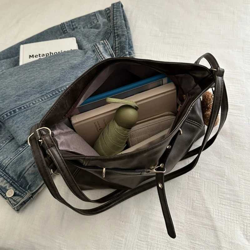 Retro Large Capacity Womens Tote Bag Fashionable Casual Double Shoulder Backpack for Autumn Winter New Arrival Trendy HandbagsXJ251021