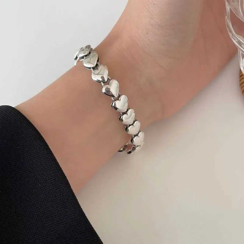 QMCOCO 2024 New Silver Color Love Heart Chain Bracelet Female Sweet Retro Simple Fashion Couples Bangles Jewelry Gift J251021