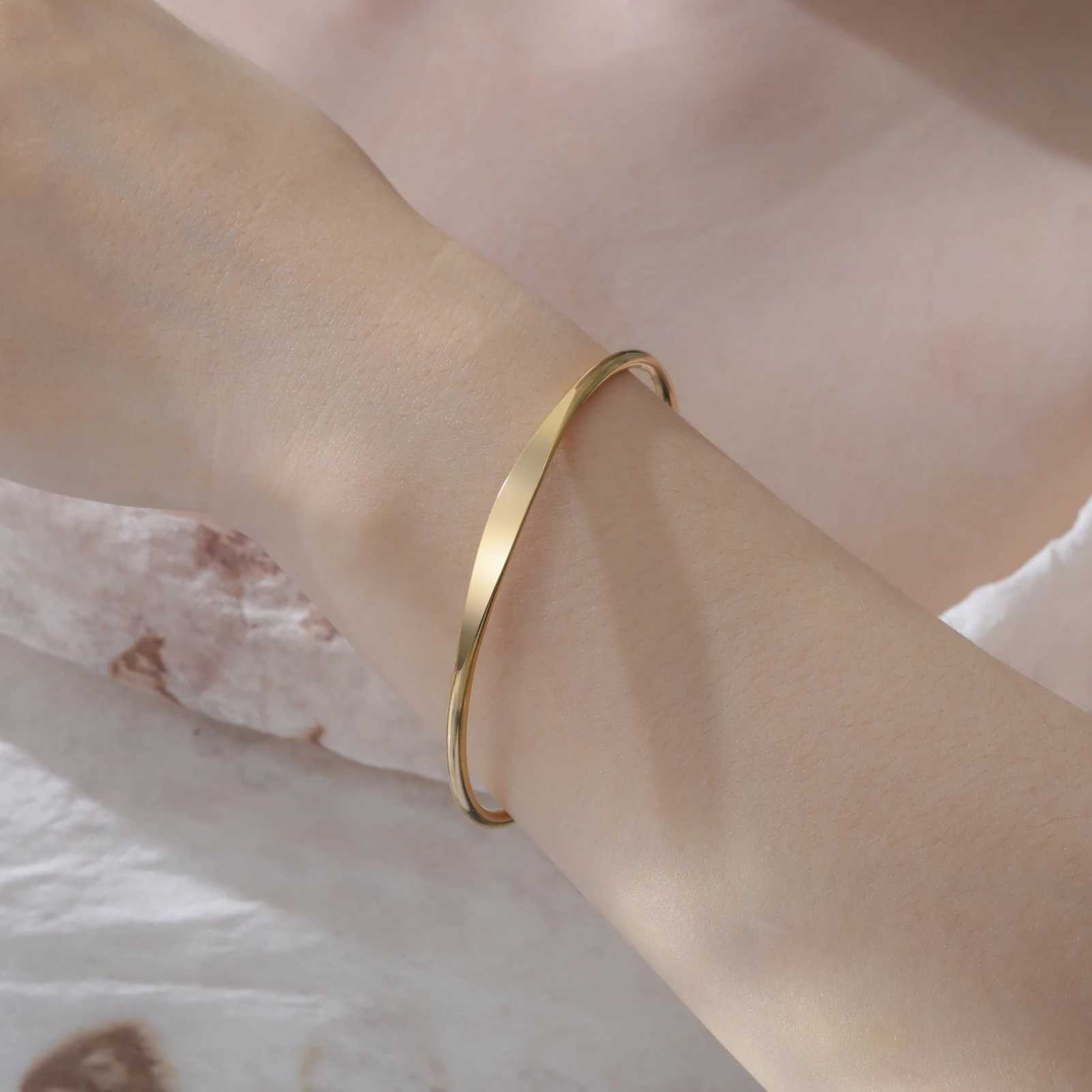 Minimalist Smooth Gloss Womens Open Bracelet Stainless Steel Minimalist Street Hip Hop Fashion Jewelry Gift J251021