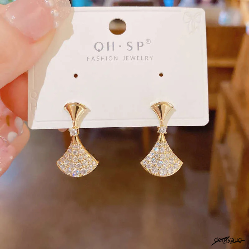 Elegant Needle Drop - Small Fan-Shaped Dangle Earrings With Shiny Diamante Accents Ddmyaug