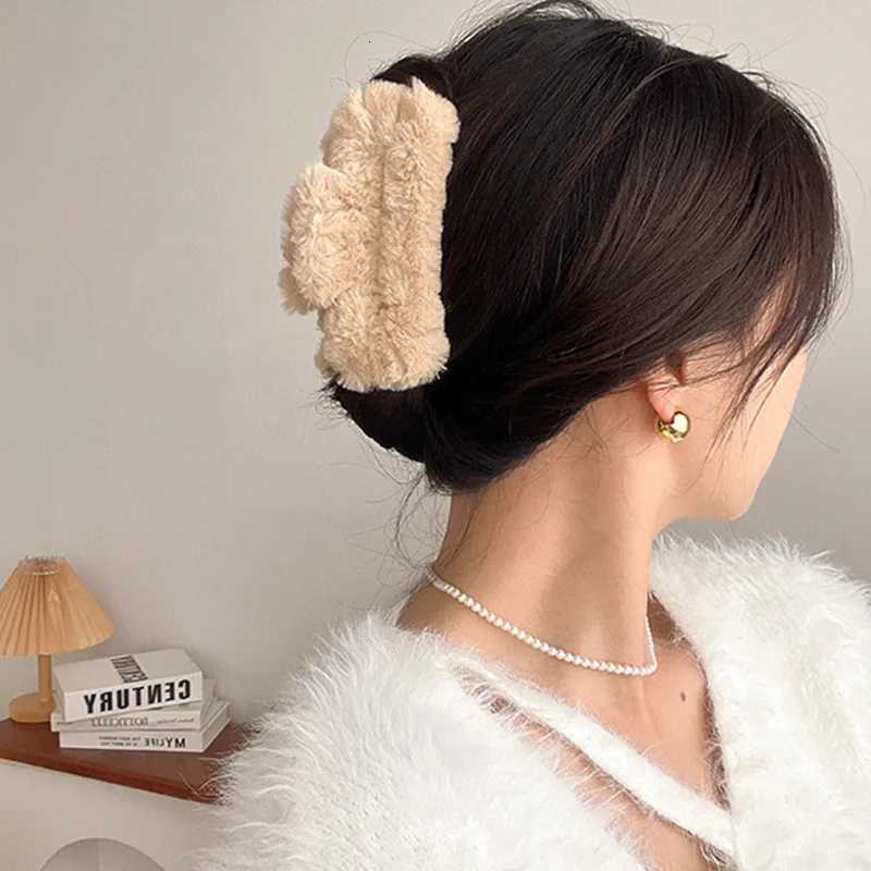 105cm Plush Square Hair Claw Clip Womens Korean Simple Versatile Grab Clip Fashion Shark Clip Girl Hair AccessoriesW254021