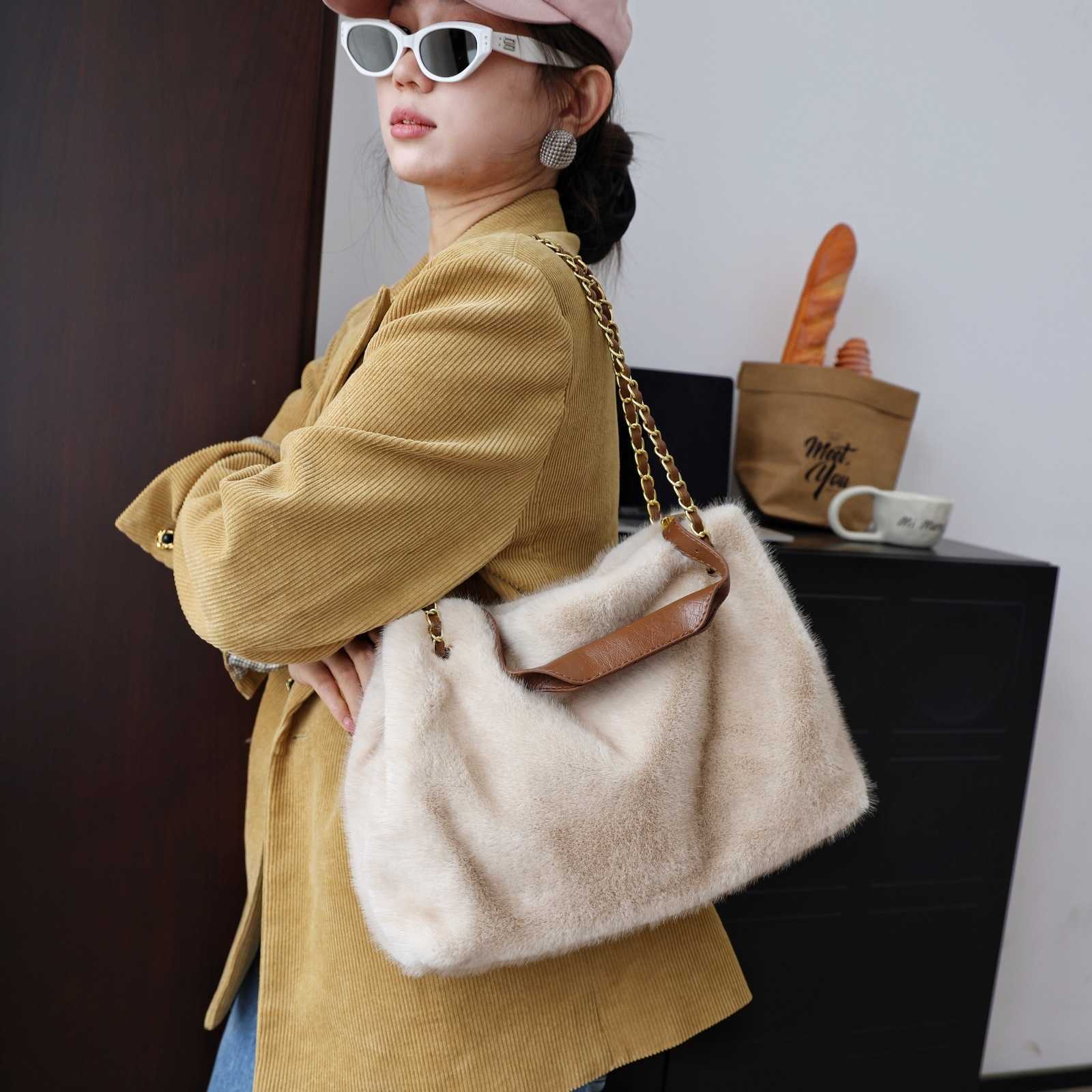 2025 Autumn Winter New Fashionable Versatile Chain Bag Niche Design Plush Bag Large Capacity Underarm Bag w727#
