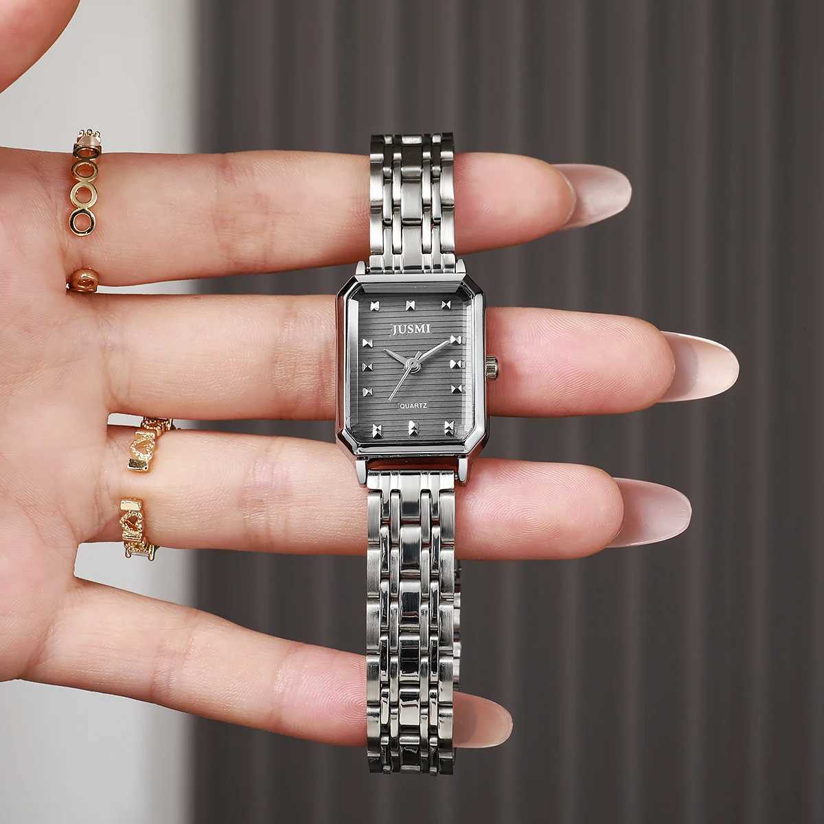 Fashion luxury exquisite alloy material Womens quartz suitable for Halloween Christmas giftXJ251021