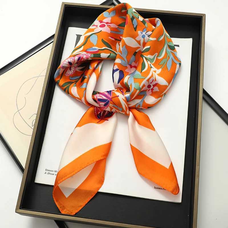 Luxury Popar 70X70CM Shawls Print cloth Four Seasons Sunscreen Small Fashion tter Silk Scarves band foardW251021