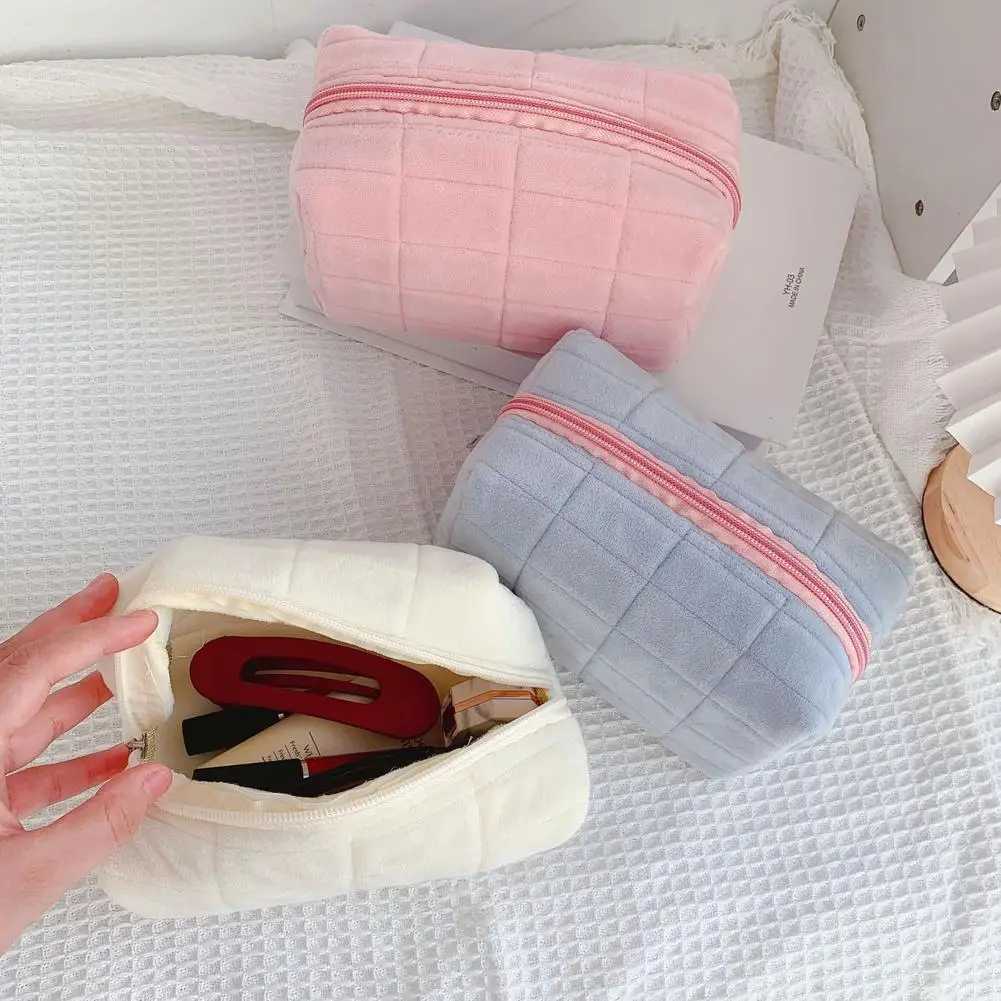 Cute Plush Makeup Bag for Women Portable Travel Small Cosmetic Bags Solid Color Zipper Toiletry Bag Washing Pouch Storage BagsW251021