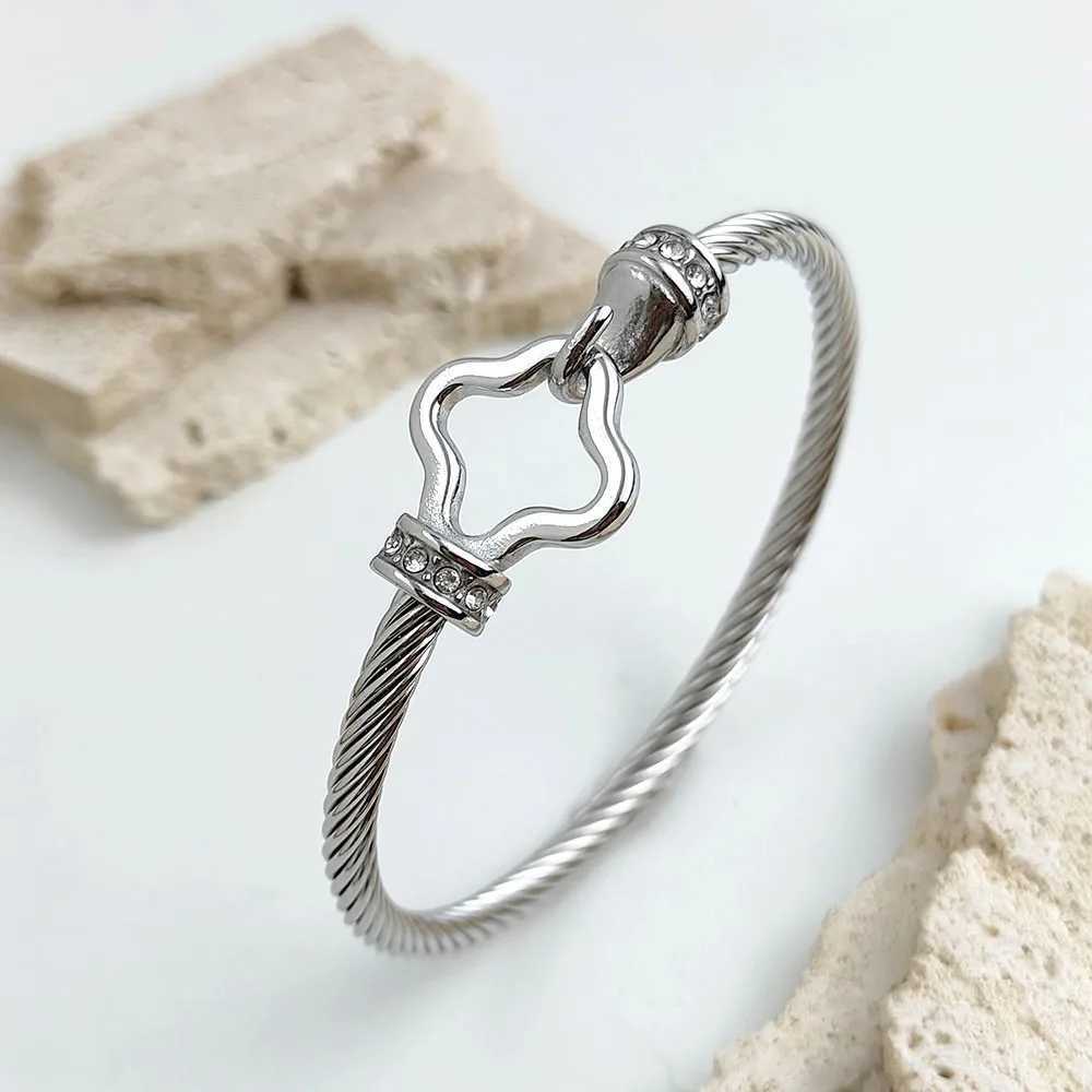 Diamondshaped hook ladies bracelet light luxury zircon 18k stainless steel jewelry gift banquet personal use accessory J251021