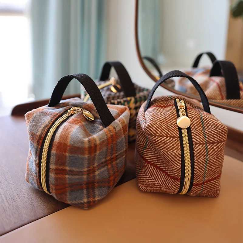 Geometric Cube Bag Metal Zipper Handle Fabric Brushed Creative Twill Square Wave Pattern Storage Bag Small Cosmetic bagW251021