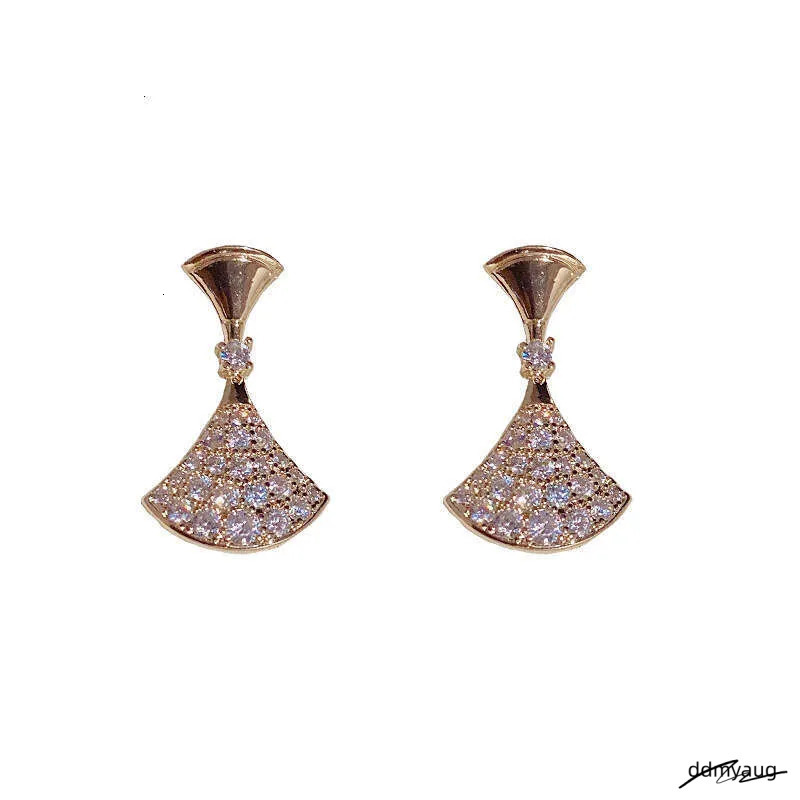 Elegant Needle Drop - Small Fan-Shaped Dangle Earrings With Shiny Diamante Accents Ddmyaug