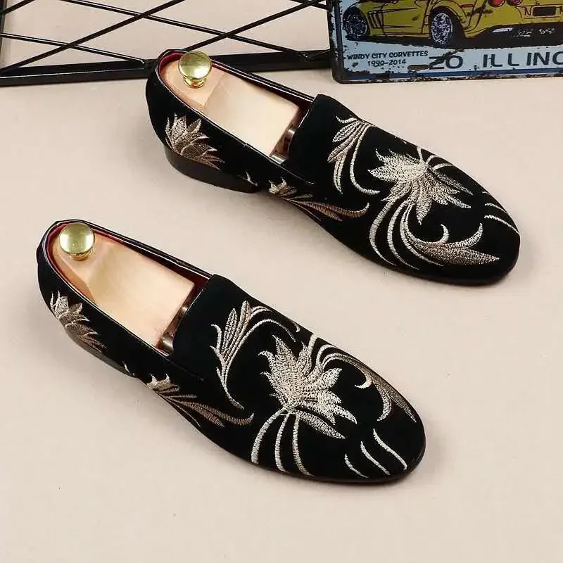 Men Suede Leather Shoes Embroidery Men Loafers High Quality Moccasins Party Wedding Shoes Men Flats 3848 251021