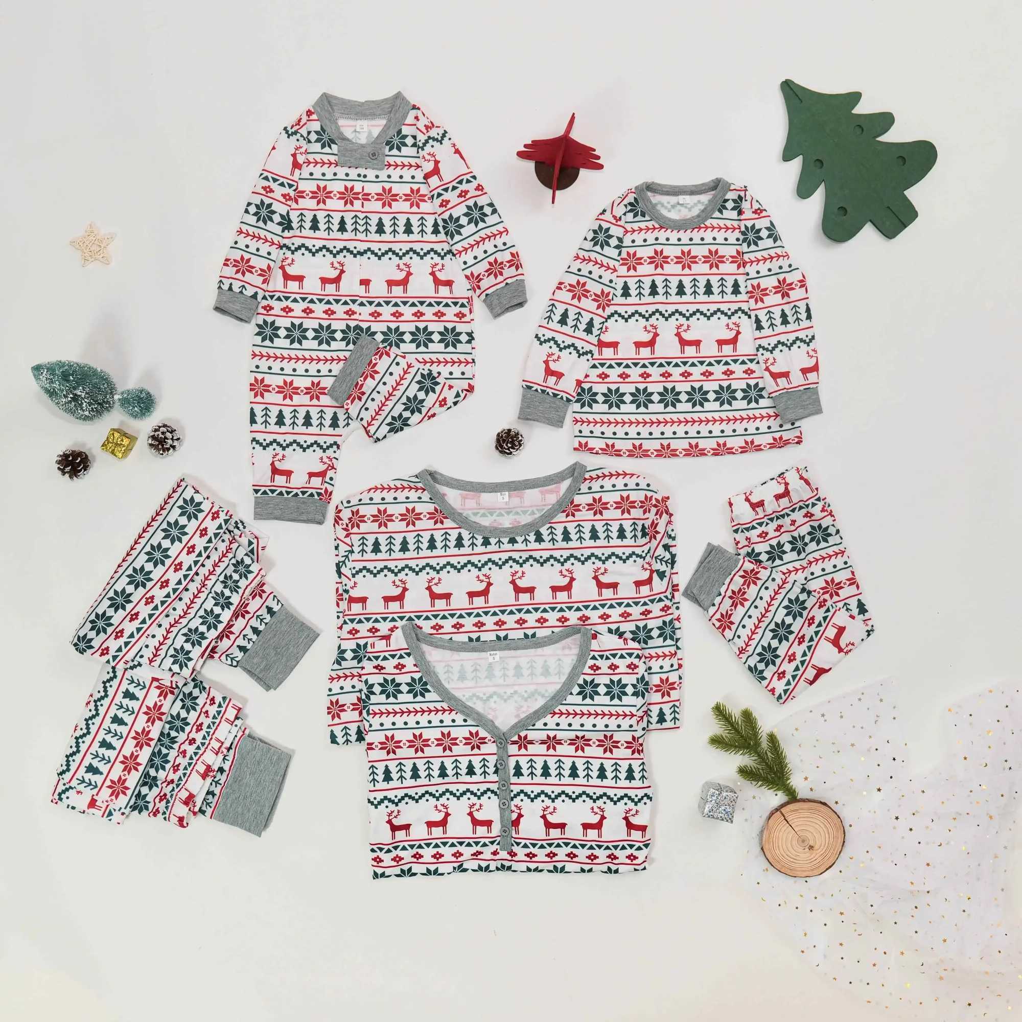 Family Christmas Matching Pajamas Set New Years Clothes Parentchild 2 Pieces Suit Homewear Baby Romper Soft Cute Pjs Xmas Look L251021TC6P
