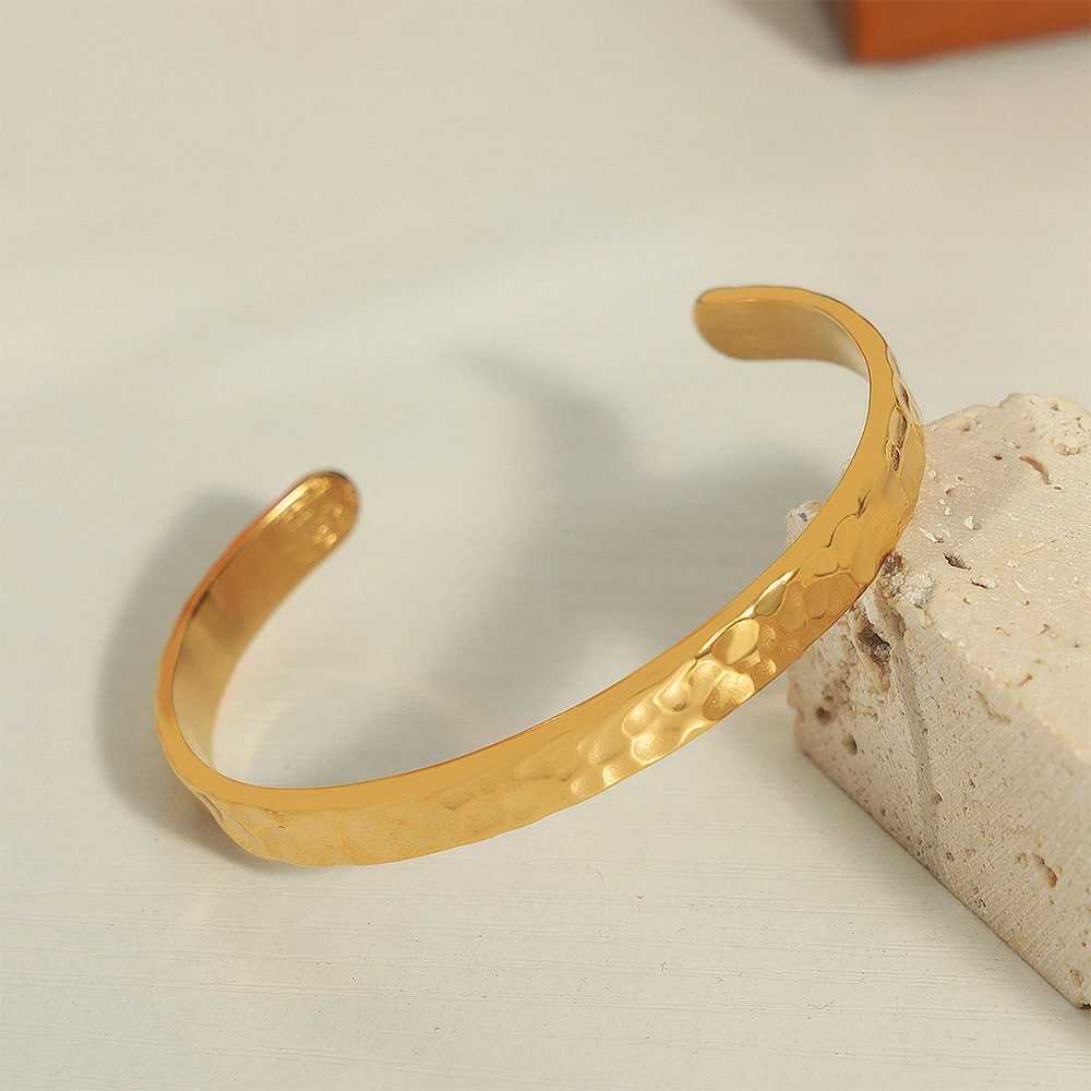 Liora Stainless Steel Charm Cuff Bracelets For Women Irregular Hammer Pattern Statement Bracelet Female Waterproof Jewelry J251021