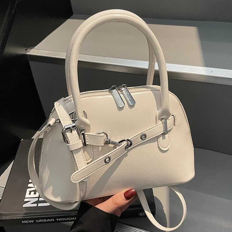 Stylish Minimalist Clutch Bag for Women Elegant Leather Crossbody Purse with Vintage Letter Luxurious Commuter Tote Z251018