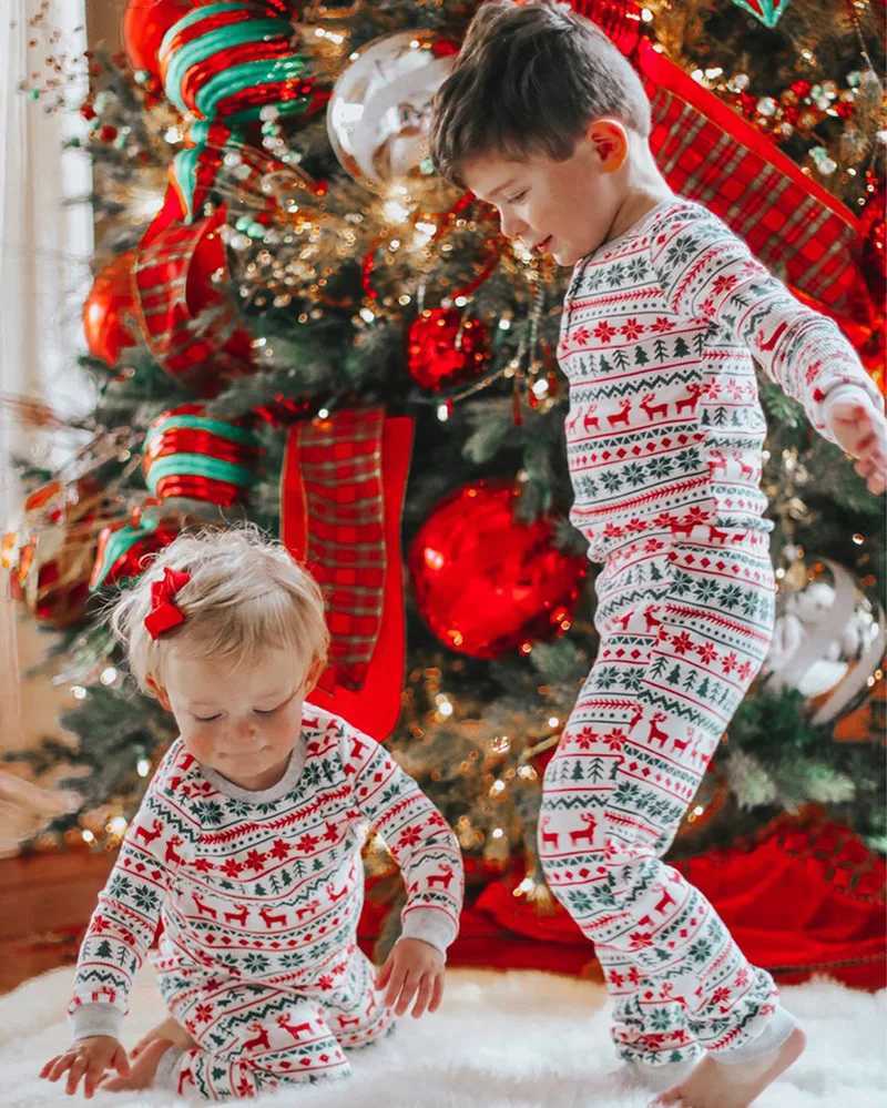 Christmas Family Matching Outfits Nighty Family Suits with Elk Tree Printing Long Pajama Sets MotherFatherKidBaby Sleepwears L25102195L5