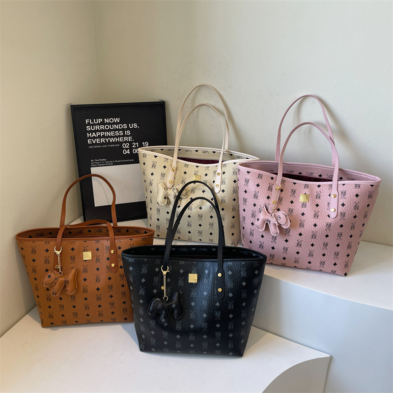 Designer bag free shipping commuter large capacity tote bag vintage versatile cute bear shoulder bag for woman pink black white brown