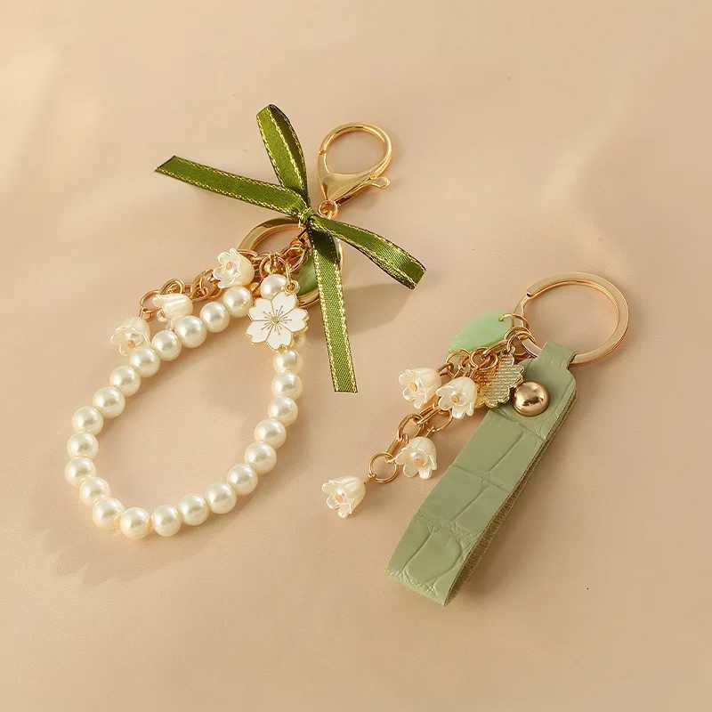 1pc Lily Of The Valley Flower Key Chain Valentines Day Gift Green Ladies Keychain PU Leather Car Key Chain Accessory Gift W251021