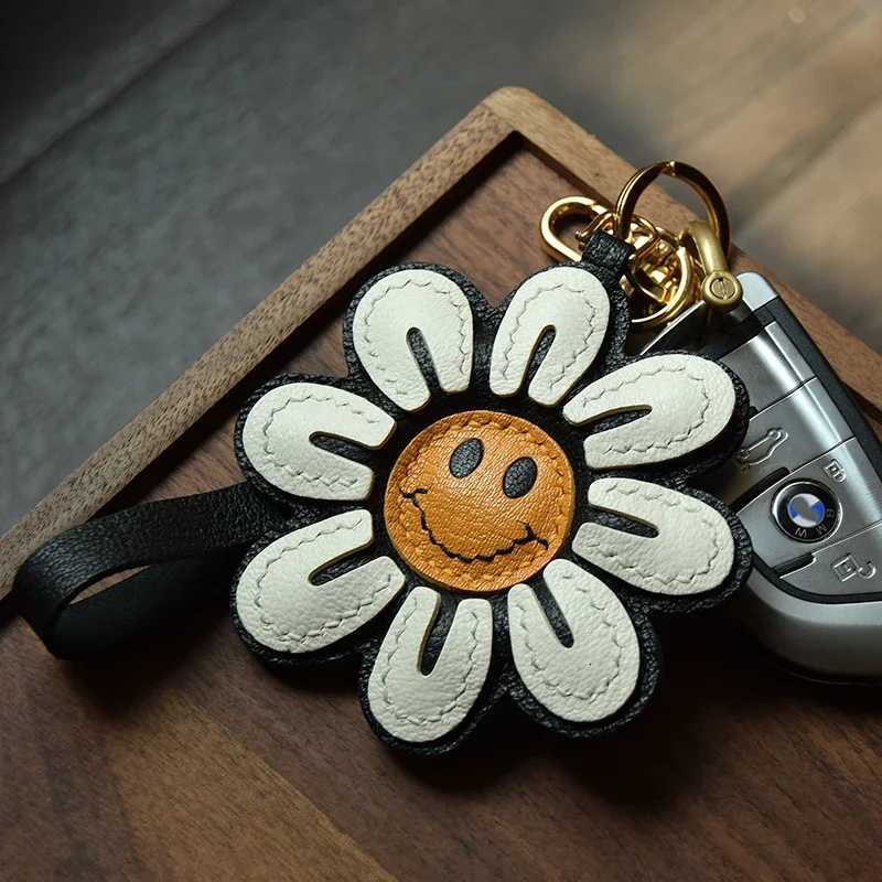 Real Sheepskin Leather Smile Flower Bag Charm Rearview Mirror Car Keychain Trendy Pair For Birthday Gift Key Chains For Women W251021