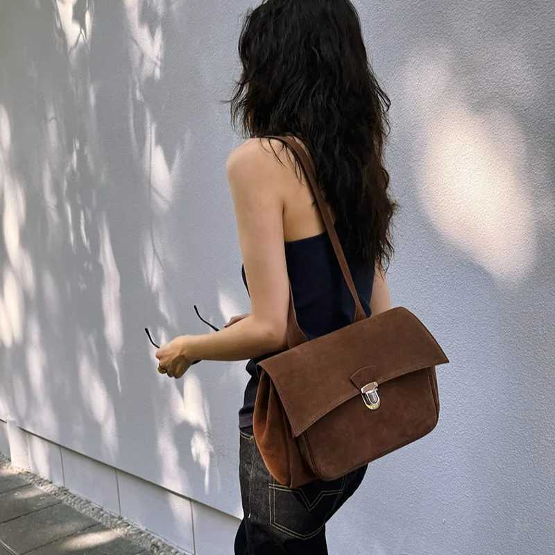 2025 New Early Autumn Trend Matte Leather Briefcase Wens Bag Fiable Versatile Single Shoder Oblique Span Bag Y251021