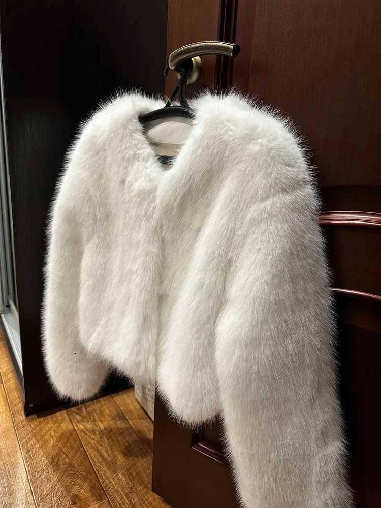 DEAT Fashion Brown Faux Fur Coat Womens Round Neck Loose Long Sleeves Plush Thick Short Jacket Winter New 7A14211 Y251105