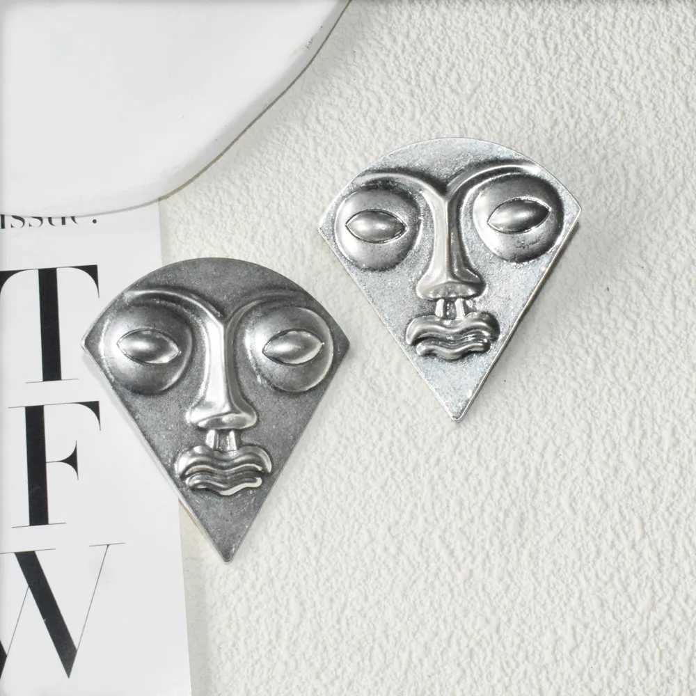 New Vintage Ethnic Metal Plated Face Feature Dangle Earrings for Women Jewelry Fashion Show Ladys Collection Earrings Accessory J251021