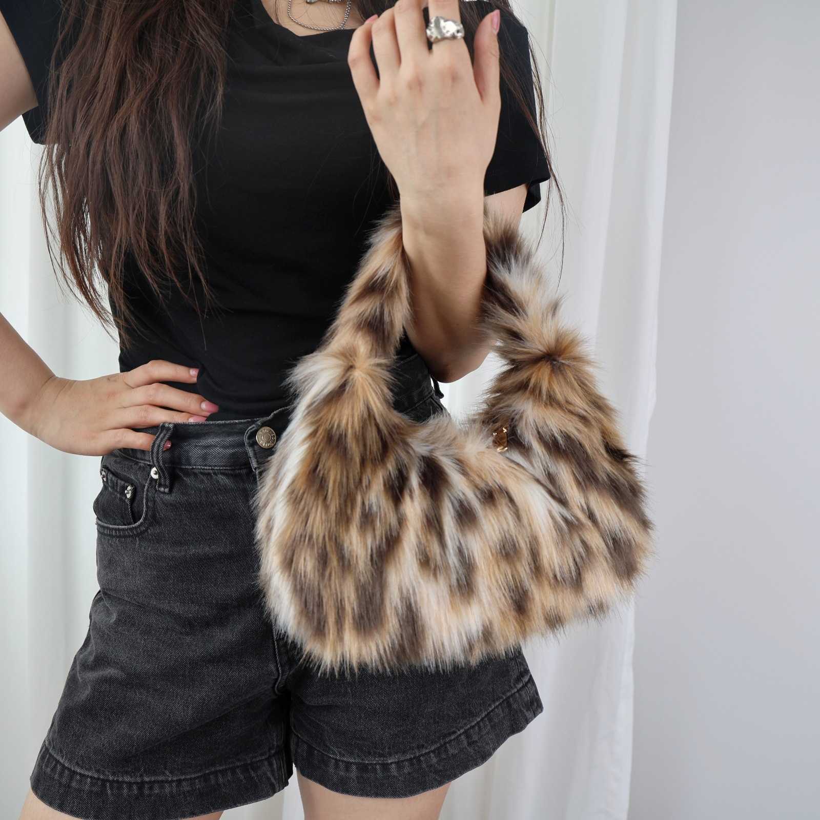 25 New Korean and Japanese Style Autumn Winter Plush Underarm Bag Y2K Hot Girl Style Clutch Leopard Print Bag 5793