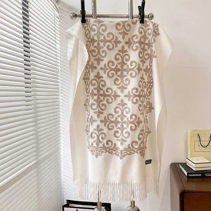 New Cashmere Blend Mujer Bufanda Scarf Warm Echarpes Embroider Flower Poncho CAPe Thick Warm Poncho Kerchief W251021