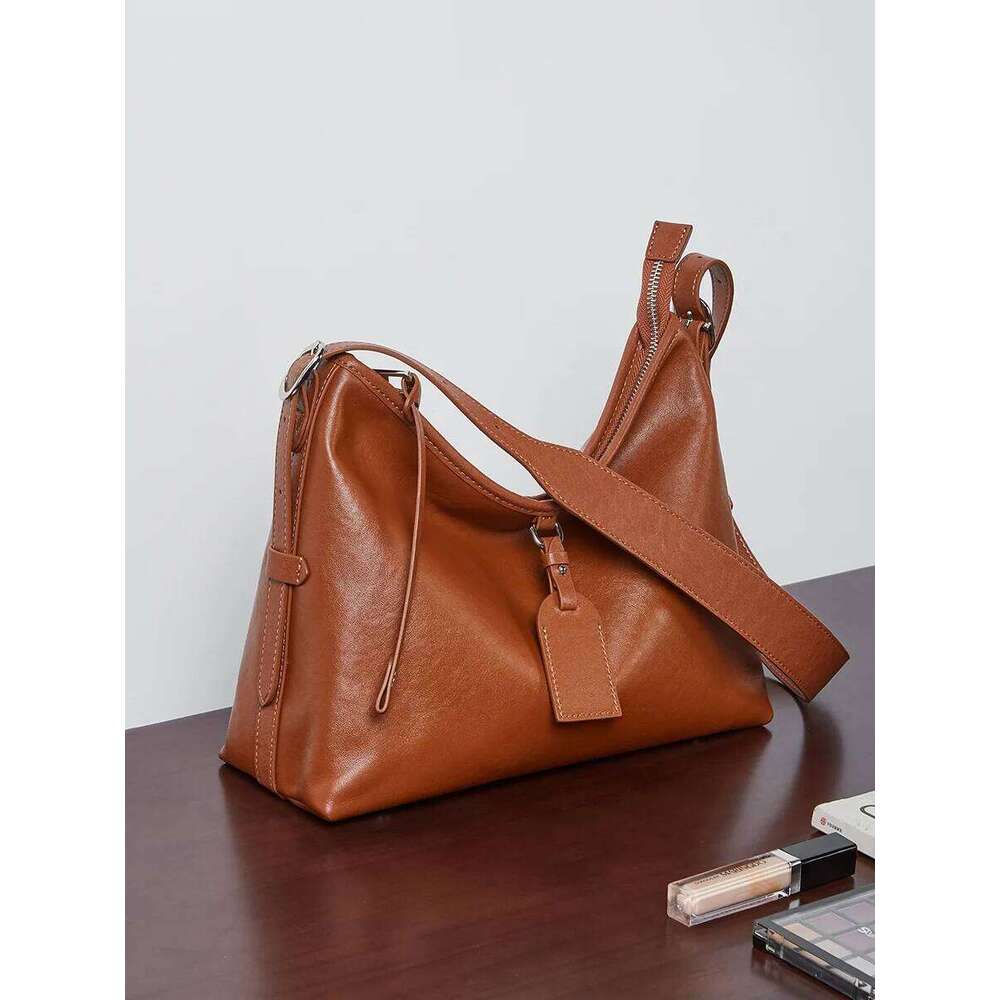 Large Capacity Women's Shoulder Relaxed-Style Cowhide Tote Genuine Leather Versatile Crossbody Bag Soft Adjustable 251021