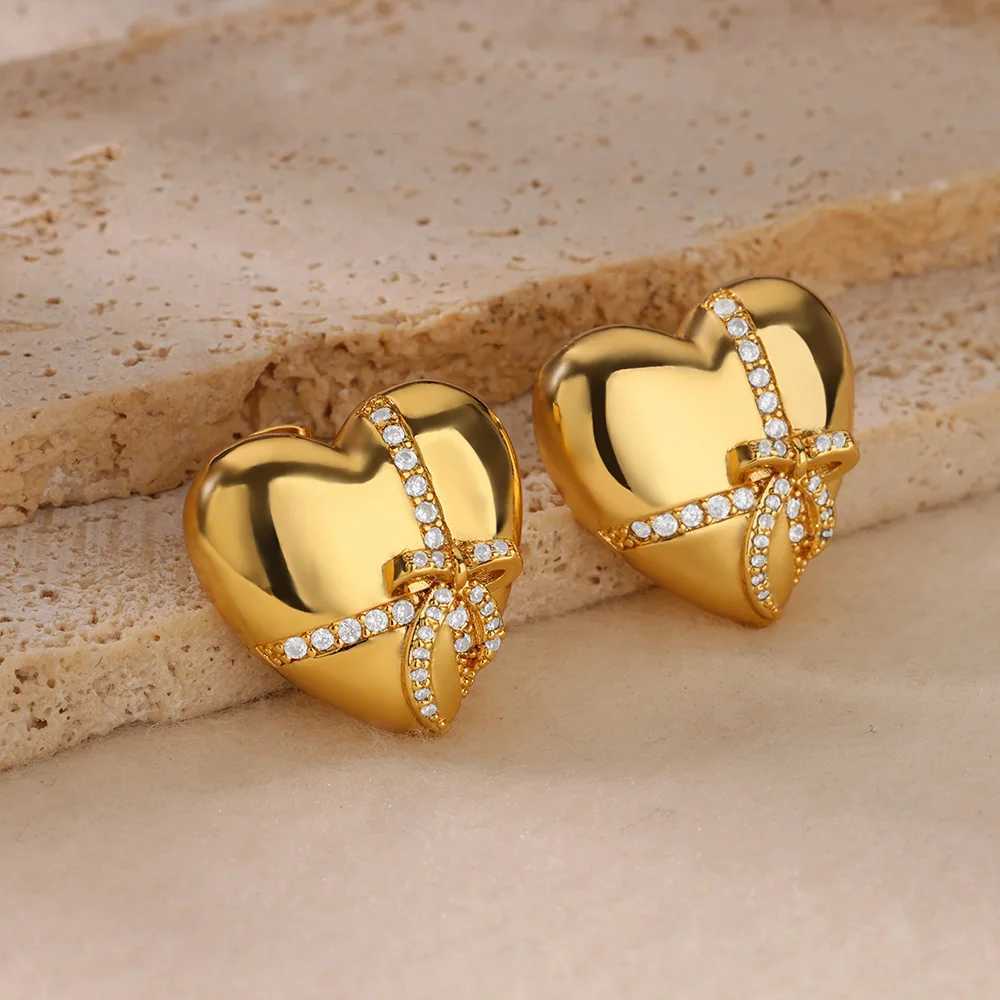 Stainless Steel Heart Earrings for Women Gold Color New In Cute Heart Stud Earrings 2024 Trend Wedding Party Jewelry Gift BFF J251021