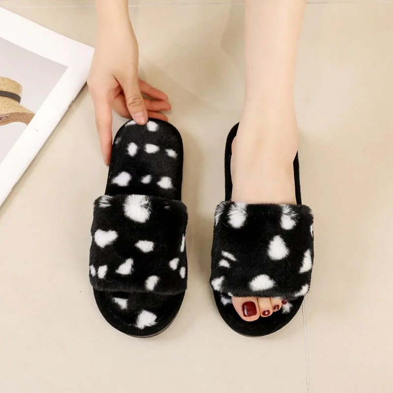 Fairy style leopard print fluffy slippers for womens outdoor wear in spring 2025 plush and lazy one line cotton mop 251021
