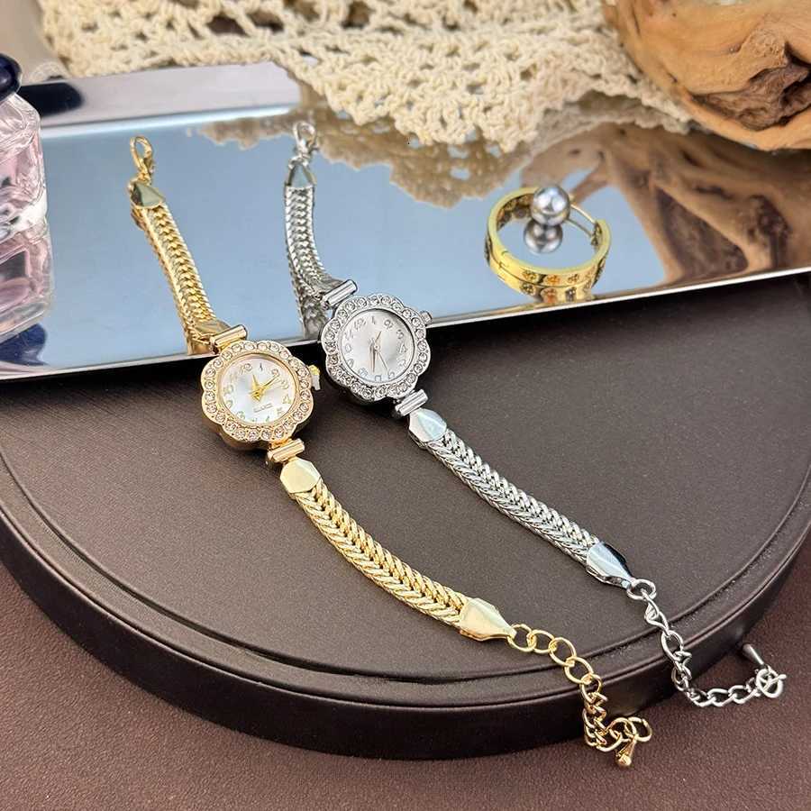 Fashionable Quartz with Embedded Diamond Flower Simple Chain Lobster Clasp Ladies Stylish Versatile BraceletXJ251021